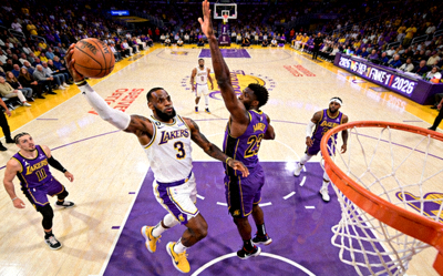 2026年NBA总决赛第一场全场视频回放截图 - 勒布朗詹姆斯突破上篮